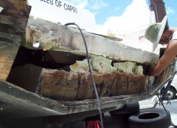 fiberglass-to-repair-yacht